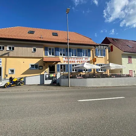 Restaurant Pierre Pertuis Vendégház *